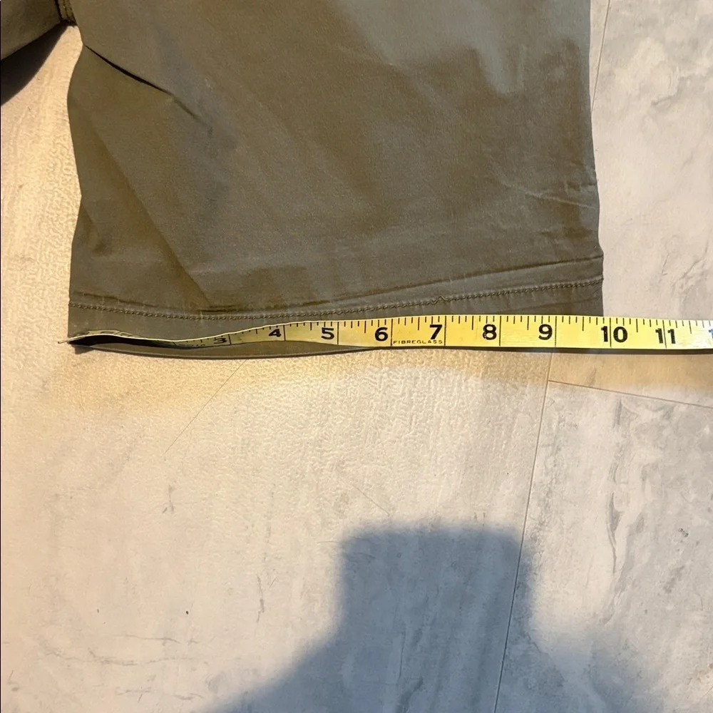DKNY jeans Shorts hiking shorts Stretch 7.5” inseam mid rise army green NWOT